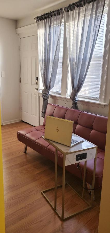 Cozy 1 Bedroom, 1 Min From Irving Park Blue Line, Free Parking Chicago Exterior photo