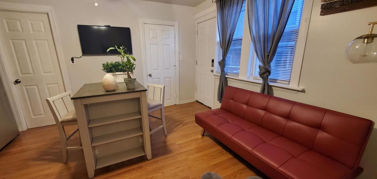 Cozy 1 Bedroom, 1 Min From Irving Park Blue Line, Free Parking Chicago Exterior photo