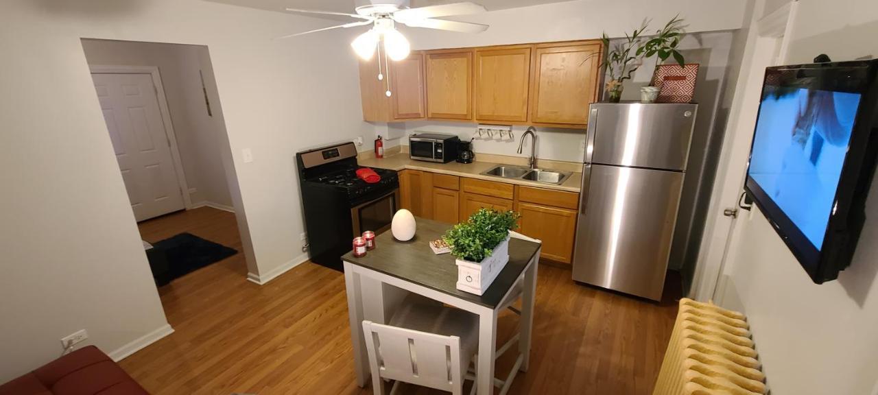 Cozy 1 Bedroom, 1 Min From Irving Park Blue Line, Free Parking Chicago Exterior photo