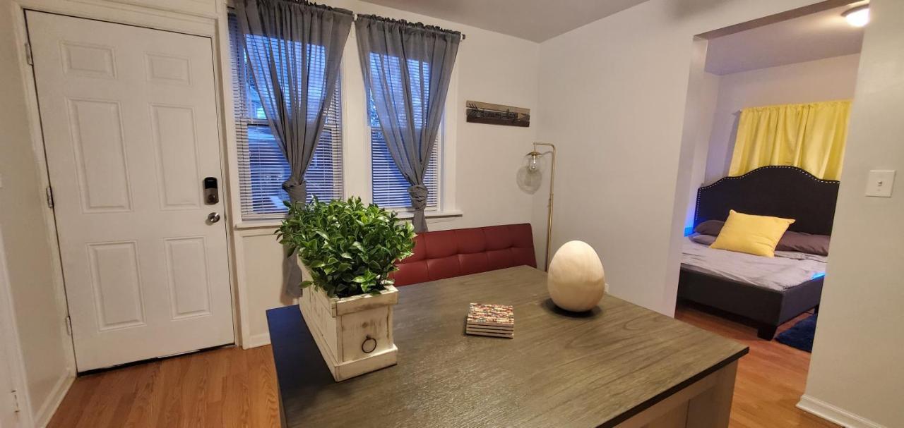 Cozy 1 Bedroom, 1 Min From Irving Park Blue Line, Free Parking Chicago Exterior photo