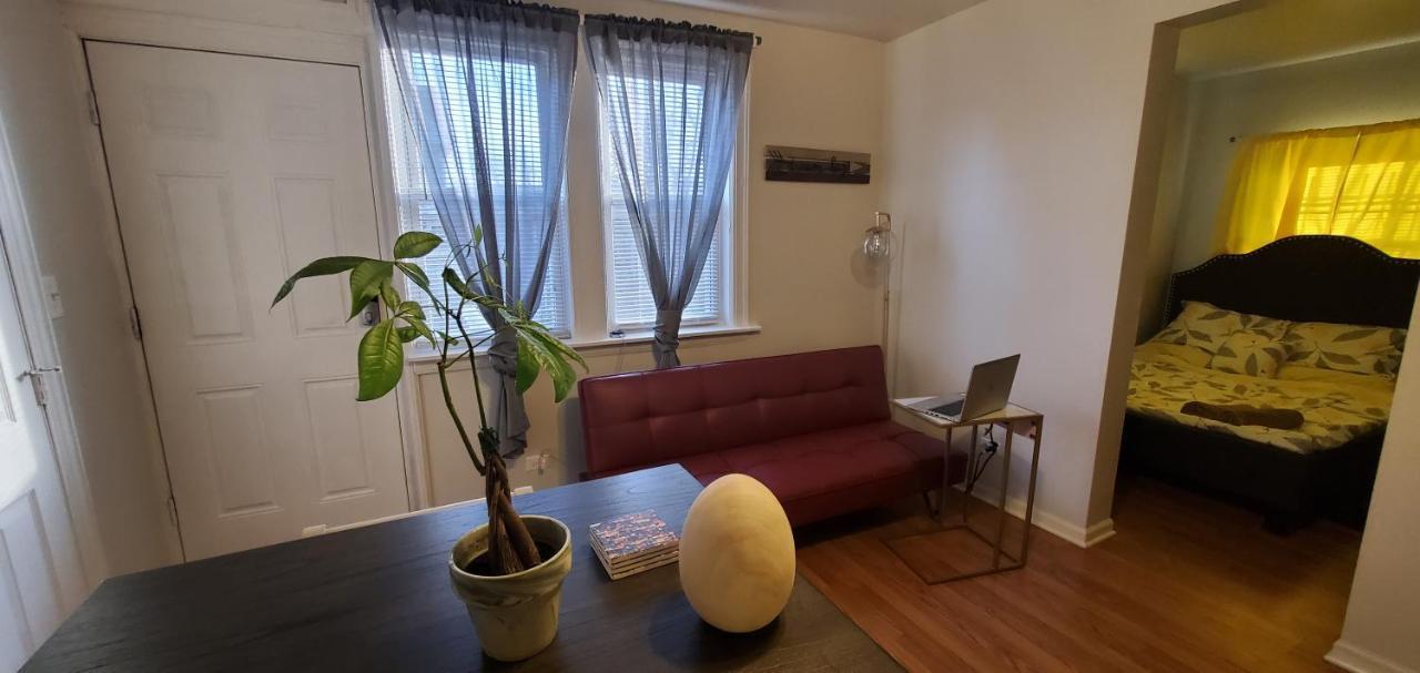 Cozy 1 Bedroom, 1 Min From Irving Park Blue Line, Free Parking Chicago Exterior photo