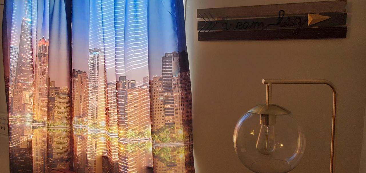 Cozy 1 Bedroom, 1 Min From Irving Park Blue Line, Free Parking Chicago Exterior photo