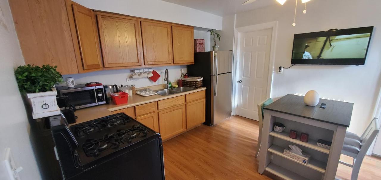 Cozy 1 Bedroom, 1 Min From Irving Park Blue Line, Free Parking Chicago Exterior photo